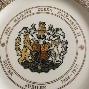 Collectors Plate Queen Elizabeth Silver Jubilee